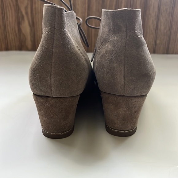 Bjorndal Rachel womens taupe leather Chukka bootie shoes - Picture 3 of 6